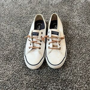 White sperry shoes size 7